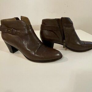 Heeled Ankle Boots. Leather, made in Italy. EU 42, US 11